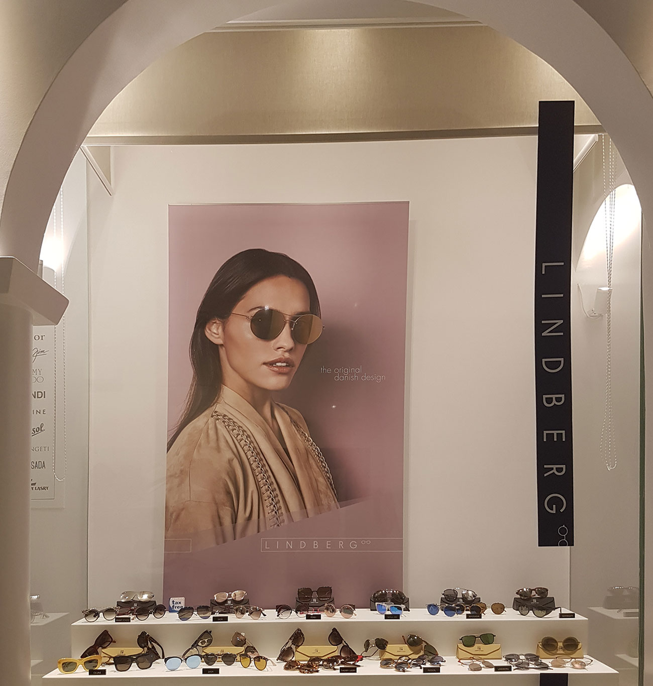 Produits de design dans les magasins d'optique Yperorasi